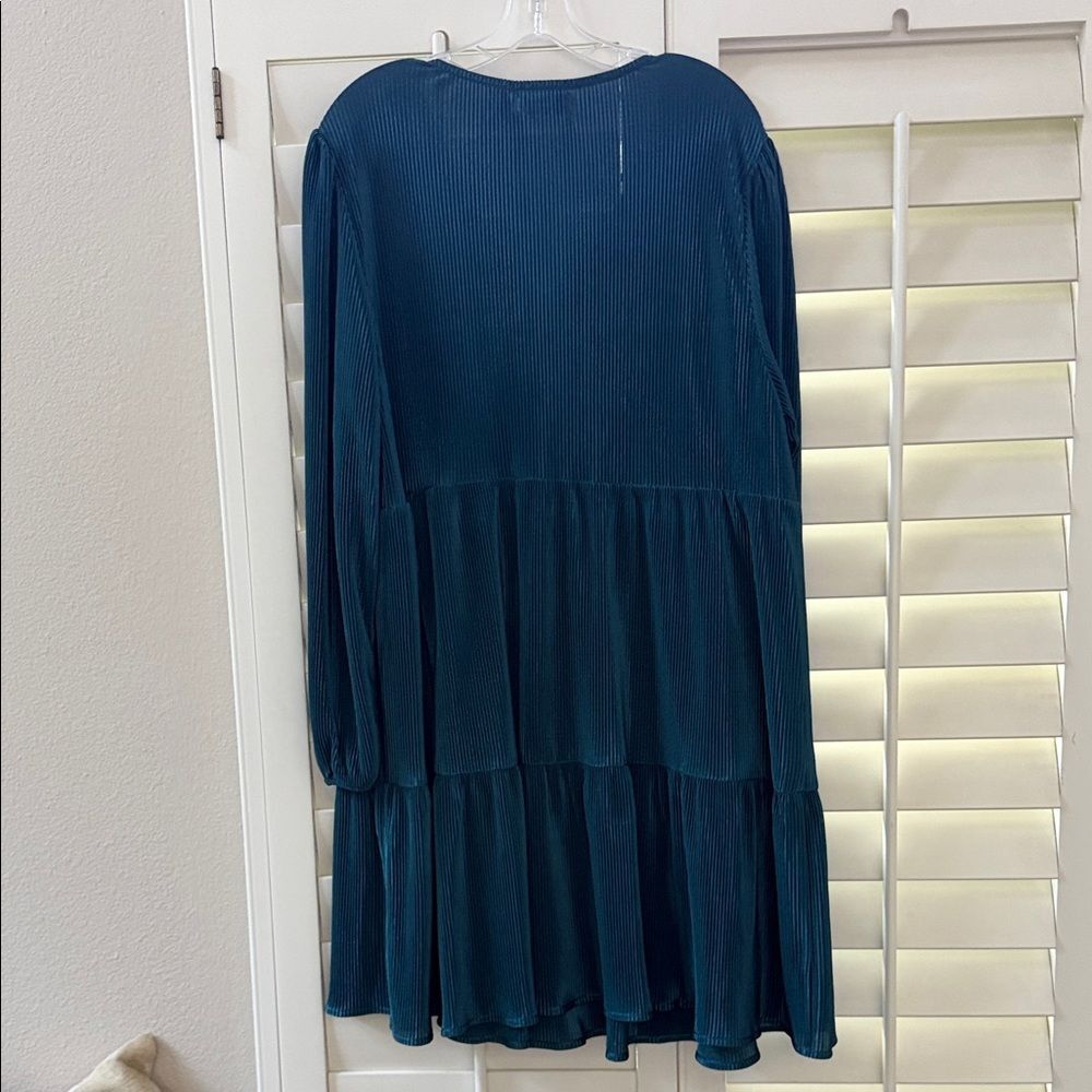 Tinsel Teal Pleated Blouse - Picture 3 of 4